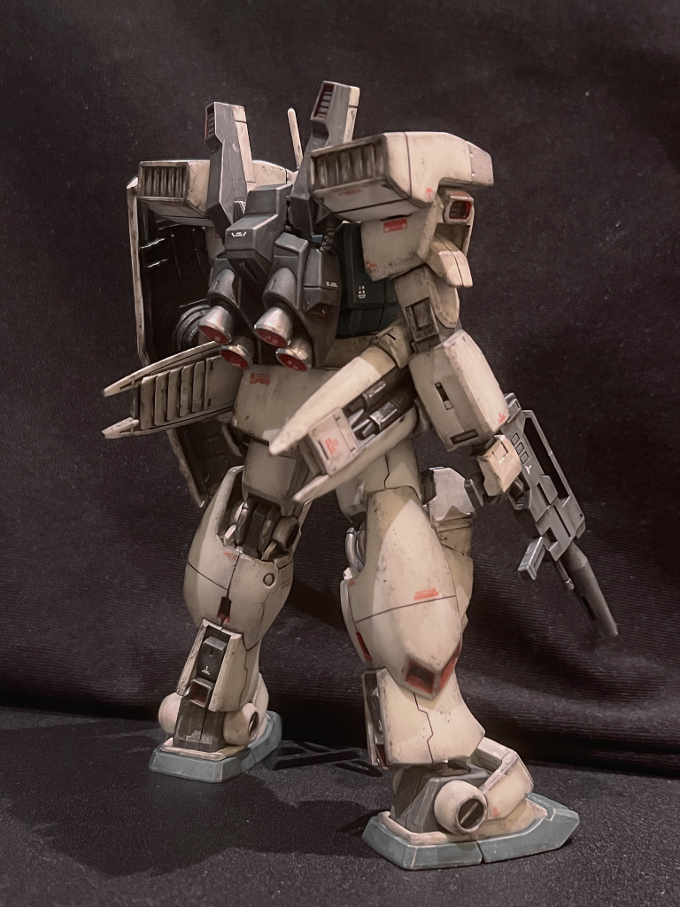 バーニアとメインカメラにはガンダムマーカーのメッキシルバー塗ってます