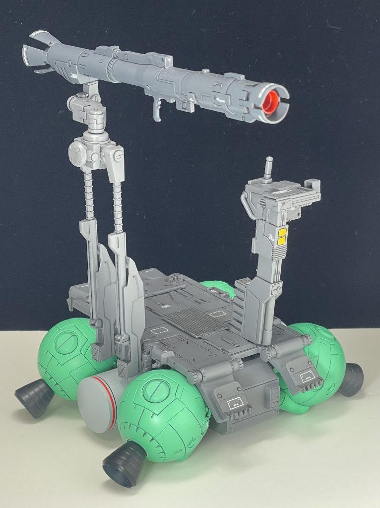 正面です。カラーは、濃いグレーがクレオスEXダークシーグレー、薄いグレーがクレオス明灰白色、グリーンは、ガイアのザブングルカラーのグリーンを調色しました。