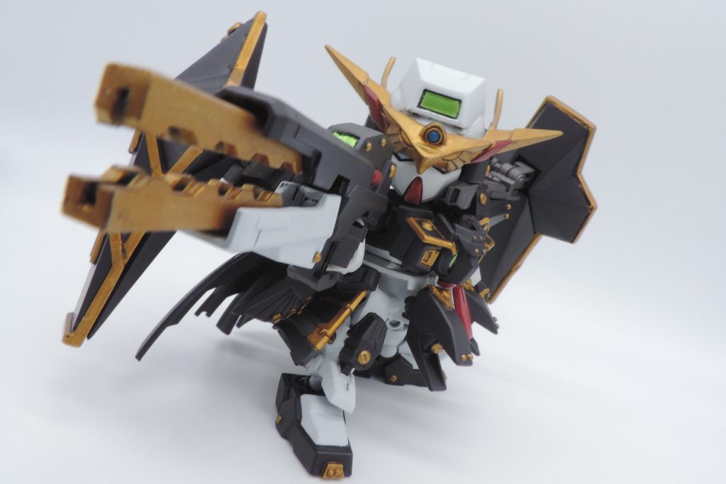 遠くの敵を狙い撃つ際は璽威衛怒大筒(じいえぬばずーか)の能力を開放することで高出力攻撃が可能。 また、兜が変形することで、遠くの敵まで狙うことが可能となっている。 全力での戦闘時は闘乱斬無(とらんざむ)を使用する。