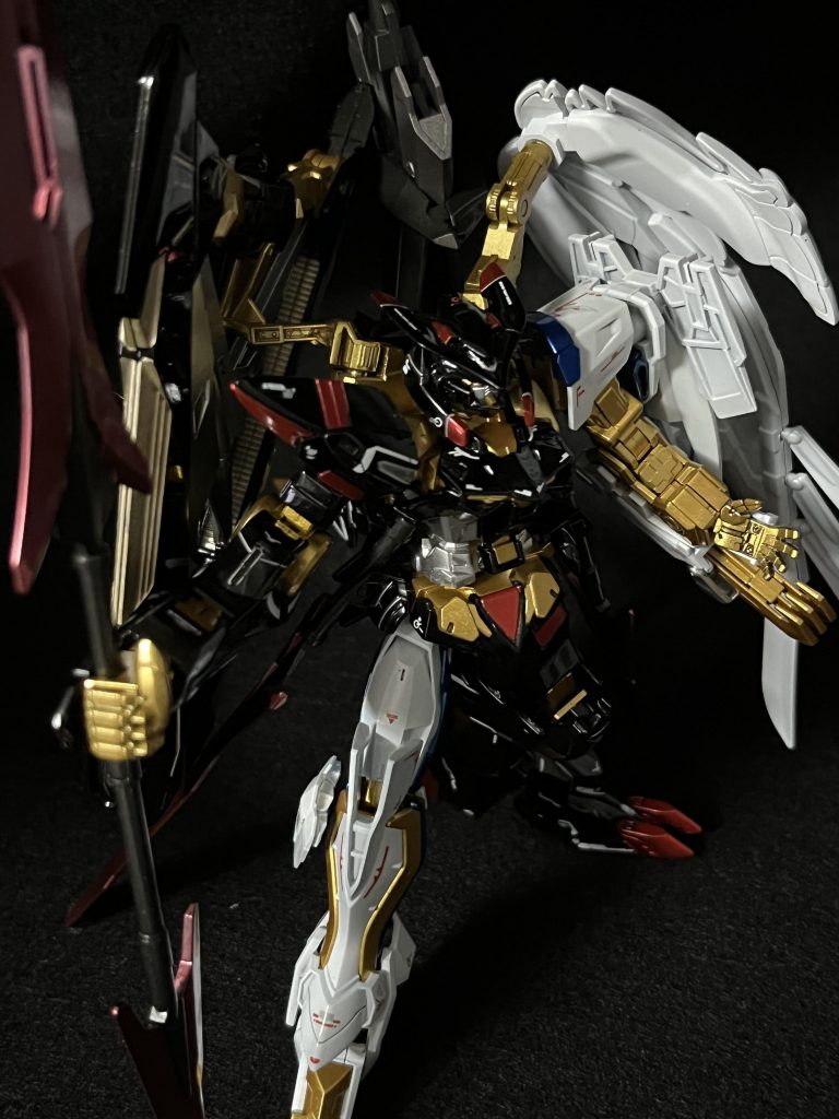 立ち姿③続いて黒へ。こちらは、本来の黒+赤の構成で。