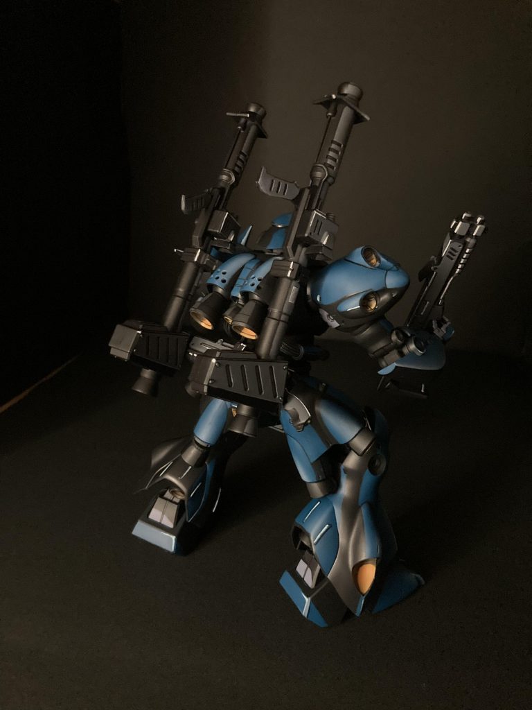 バックショット。設定画も良いものがなく影やハイライトの入れ方も今回は非常に苦労しました。