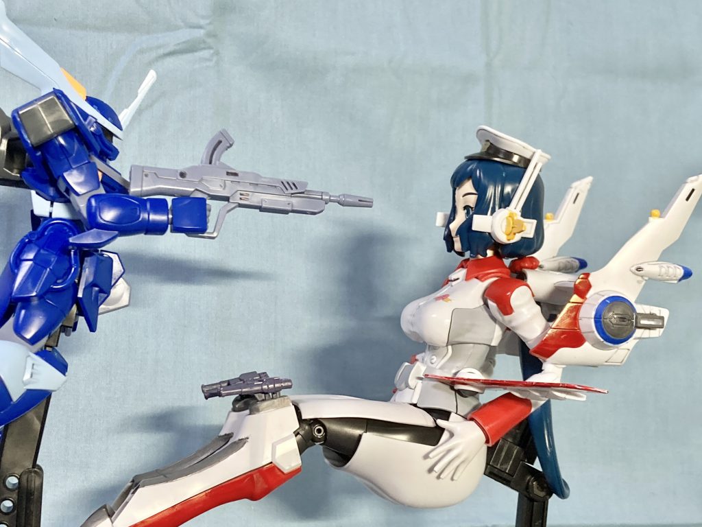  PHASE-35『舞い降りるイケメン』ＧＢＮがガンプラ業界の主流になってきた頃、セイも独り立ちして家を出て、タケシも以前ほど世界を飛び回ることも減って店番をする事も多くなってきたことから、暇な時間が増えたリン子。タケシに作ってもらったミセス.ローエングリン子で店の宣伝しがてら、趣味としてＧＢＮにログインするようになった。しかしおっとりした性格のお陰でコロっと悪巧みに騙されて、ビギナー狩り集団のターゲットにされてしまう。タケシとセイの世界的ビルドファイターの動きを間近で観ているうちに、リン子の操縦センスは初心者とは比べ物にならない程のモノを身につけていたが、機動力の低い戦艦モデルの機体特性の影響もあって次第に追い詰められてしまう。『ヒャッハァー！これで終わりだァ！！』『アァッ！？』その刹那……、