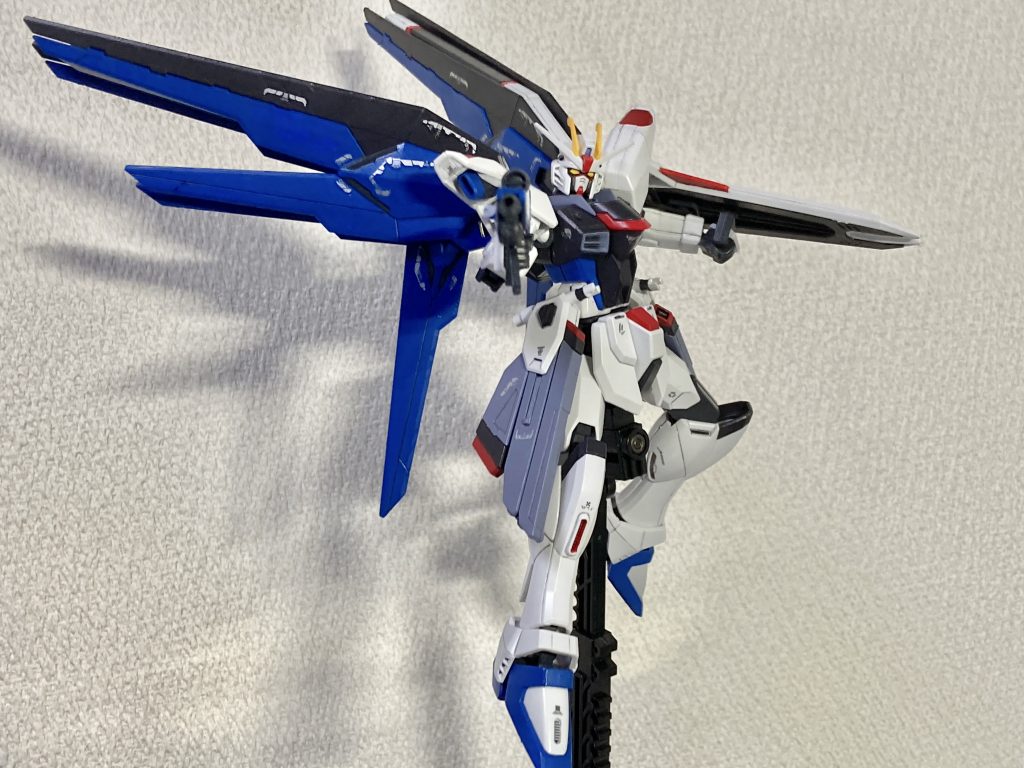 白パーツ以外の色は塗装しているため、クスィフィアスやバラエーナの展開時の塗装擦れが怖い…。