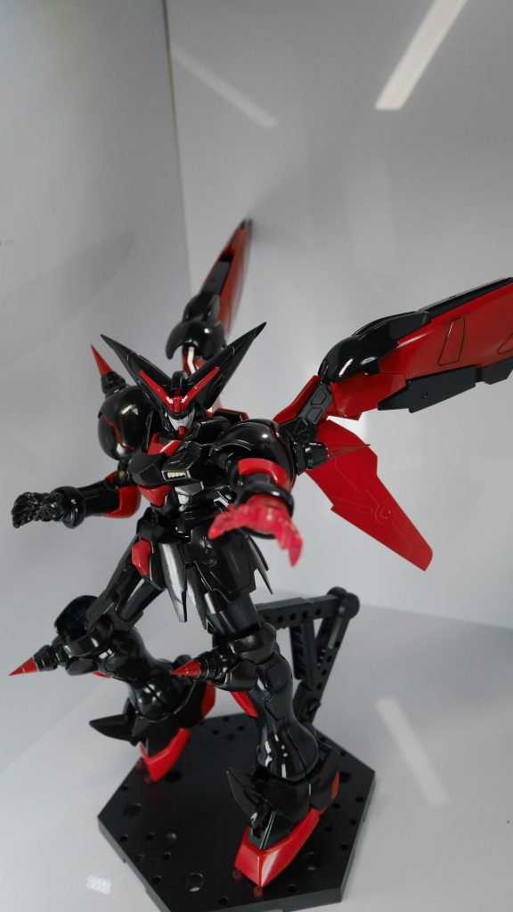 今回はデカール全く使っていません。とにかく赤と黒の悪魔をイメージしました。さっと作ってしまいましたがもっと色々こだわって作れば良かったと少し後悔。HGのキット見つけたらリベンジします!