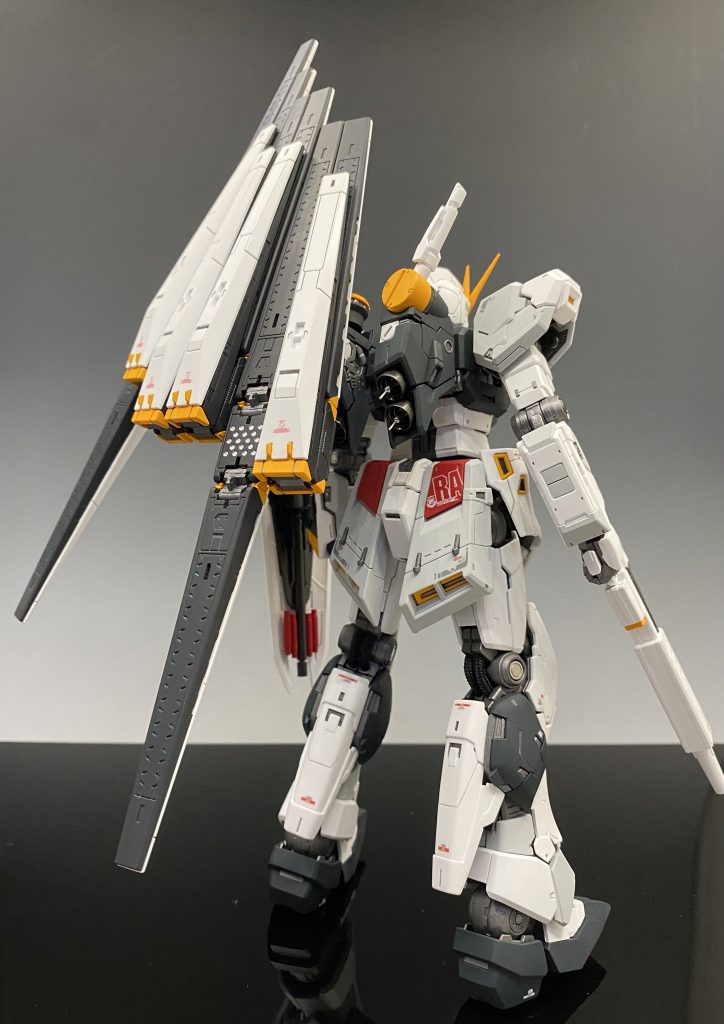 バーニアの箇所は端子パーツを流用して、着火点を表現しております。 では加工ですが、