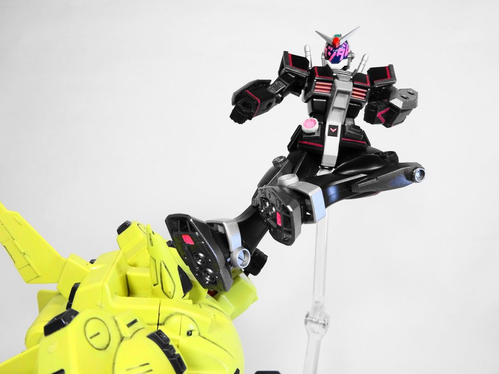 足裏にはさすがに文字は書けないので1部蛍光ピンクで塗装をしていますが、必殺技の『タイムブレイク』もかっこよくポージングすることができました♪