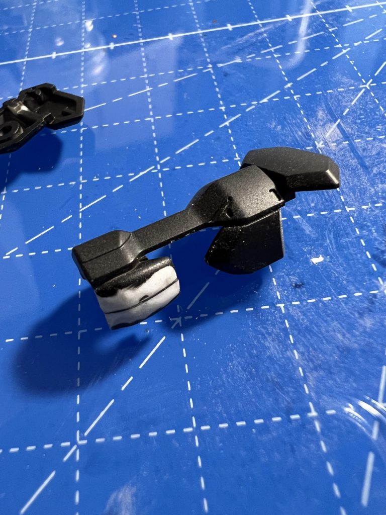 正面から合わせ目消えるように加工。