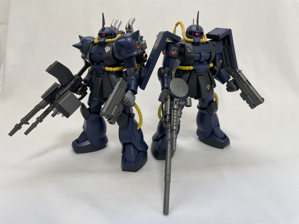 前衛の高機動改修型ザクと