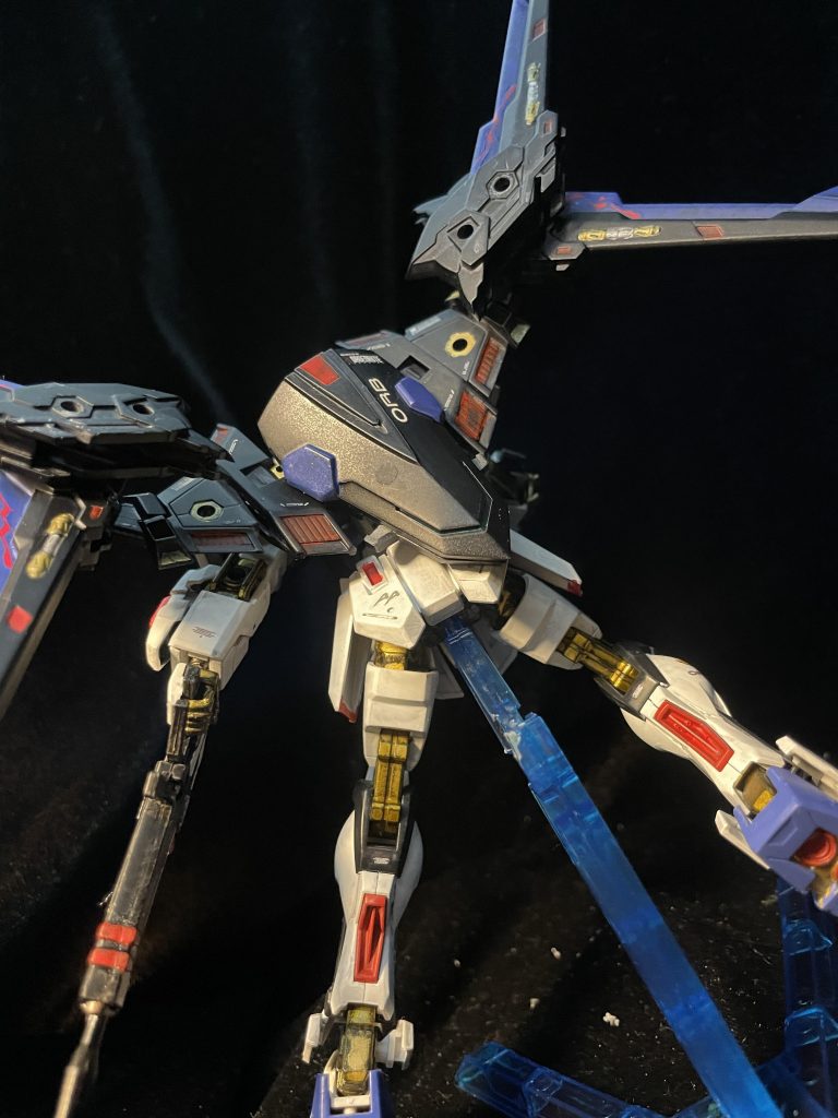 エグゼニスウイング。接続はランナーを接着して、元からあった穴にぐさっと、です。