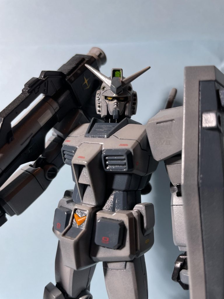 上半身アップ顔の細かい部分は筆塗りです。