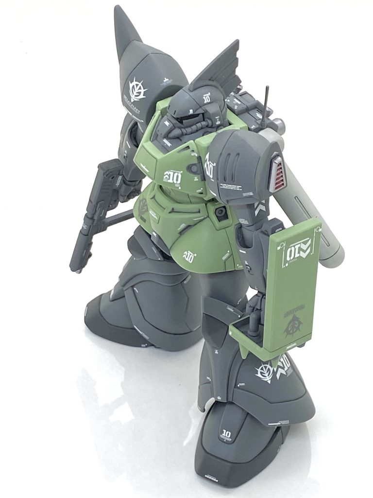 メタリック以外の部分は最後に(クレオス)Mr.カラーGXスーパースムースクリアーを吹き付けております。