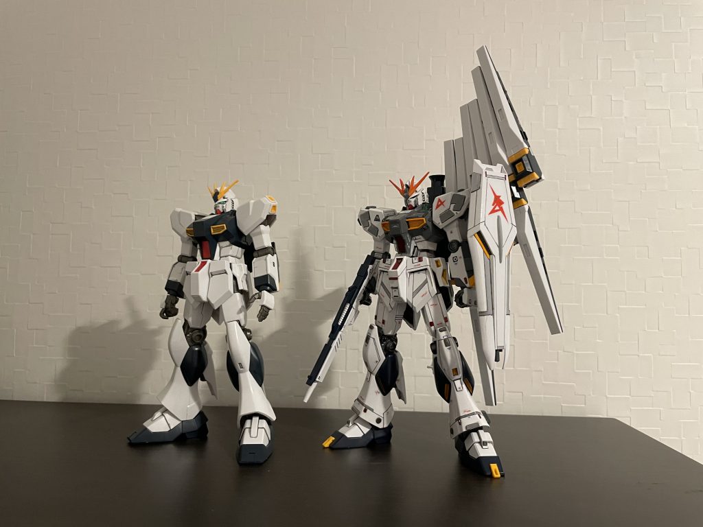 素組みのHGと比較...