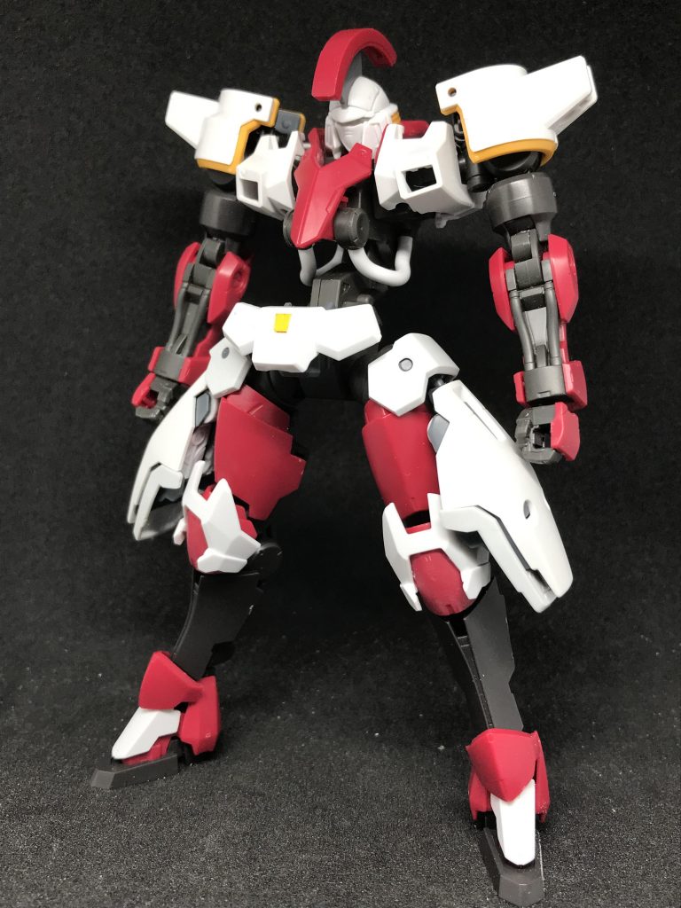 フレームのプロポーションは変更せず外装を装着して行きました