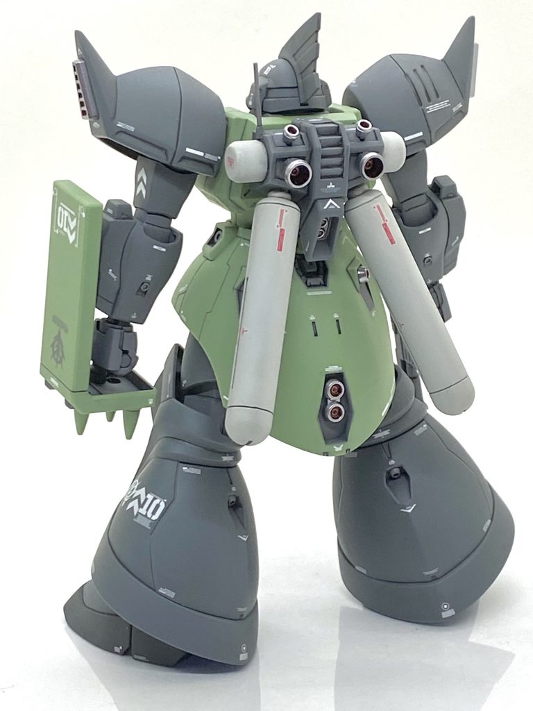 塗装箇所とカラーレシピ本体グレーの一部合わせ目部→(クレオス)旧ガンダムカラーグレー1690mmマシンガン本体、シールド裏→(クレオス)新ガンダムカラーMSグレージオン系関節、メカ部、装甲裏等→(ガイア)メカサフライトプロペラントタンク→(ガイア)ニュートラルグレー2各部バーニア外部、90mmマシンガンマズル→(ガイア)フレームメタリック(2)各部バーニア内部→(タミヤ)エナメル・クリアーレッド
