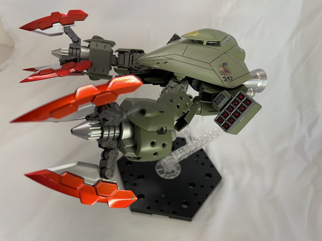 MAビグロの高速性と格闘性能を向上させたエース向けの機体に改修。大型のヒートクローに改修、クロー中心にはビーム砲も搭載、機体左右に10連ミサイルポッドを追加。パーソナルマークはキャリフォルニア・ベースのキリー・ギャレット少佐のもの。