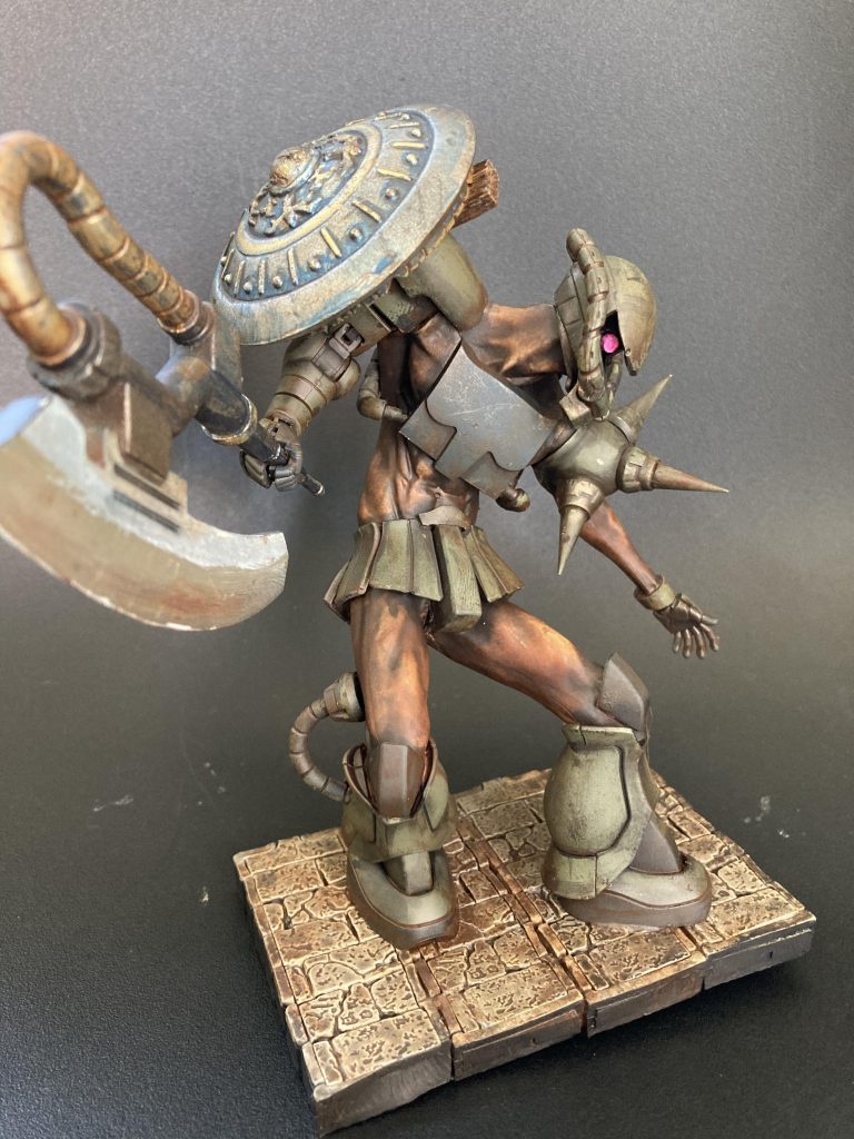 古代ローマの闘技場で生身に鉄仮面、防具で武装し、得意な大斧を振り回す勇者のイメージ🔥