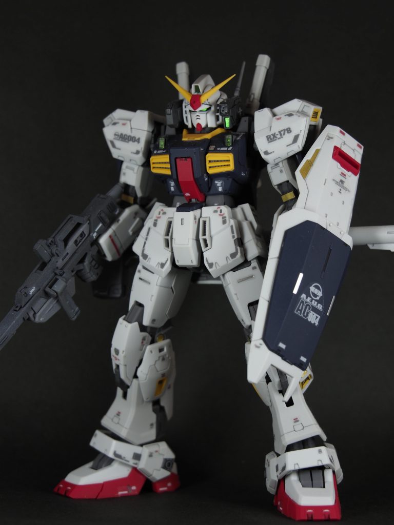 RGのガンダムmk-Ⅱを作りました。ティターンズカラーが好きでよく塗りますが元祖のmk-Ⅱはスーパーガンダムとエマ中尉のイメージからエゥーゴカラーの方が好きです。