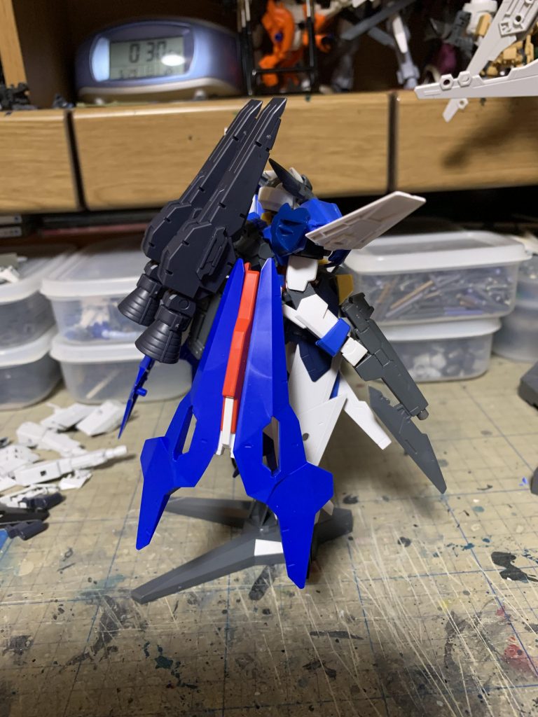 テルティウムアームズの外装を展開して貼り付けてシールドバインダーに。