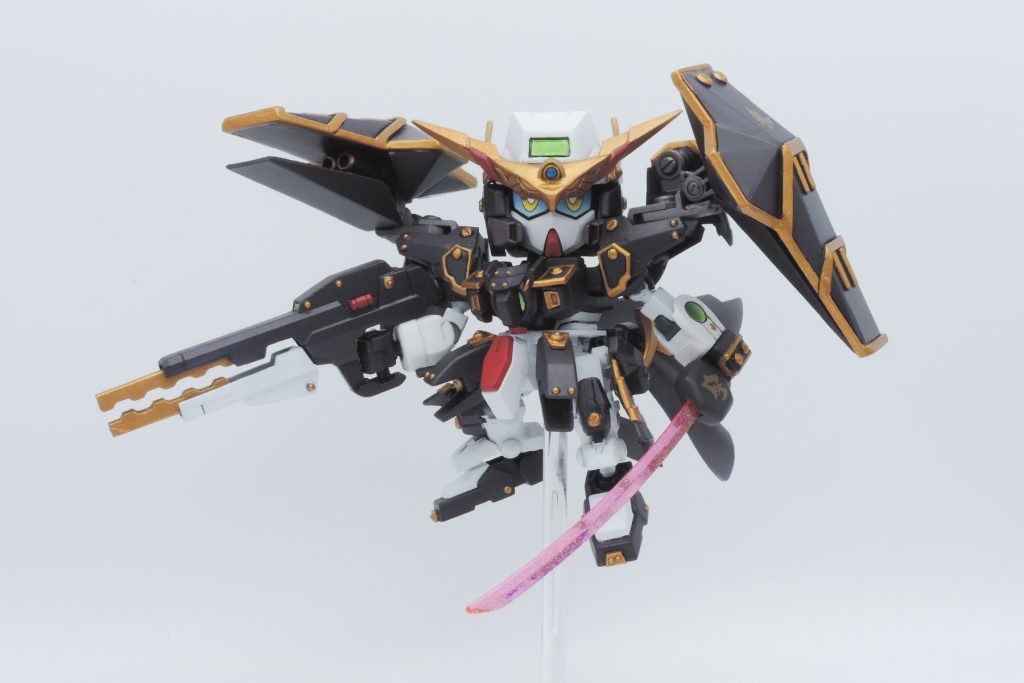 腰の外套の下にはブースターが隠されており、展開することで短時間だが飛行することが出来る。と、いったような設定でガンダムデュナメスリペアⅢをモチーフとしたオリジナル武者になります。細かいキャラクターの設定や、上記以外の完成画像はTwitterに上げています！