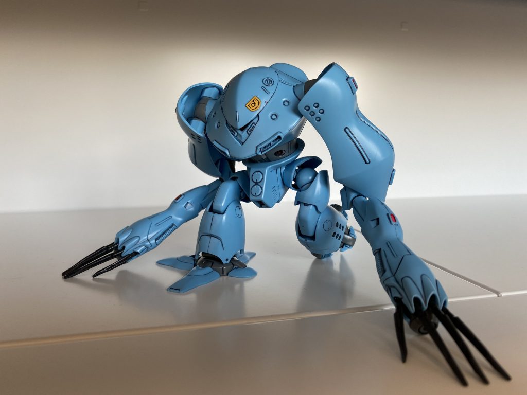 立ち上がるハイゴッグ起動して立ち上がろうとする姿です!かなりカッコいい写真になりました!(撮った自分もビックリ!)