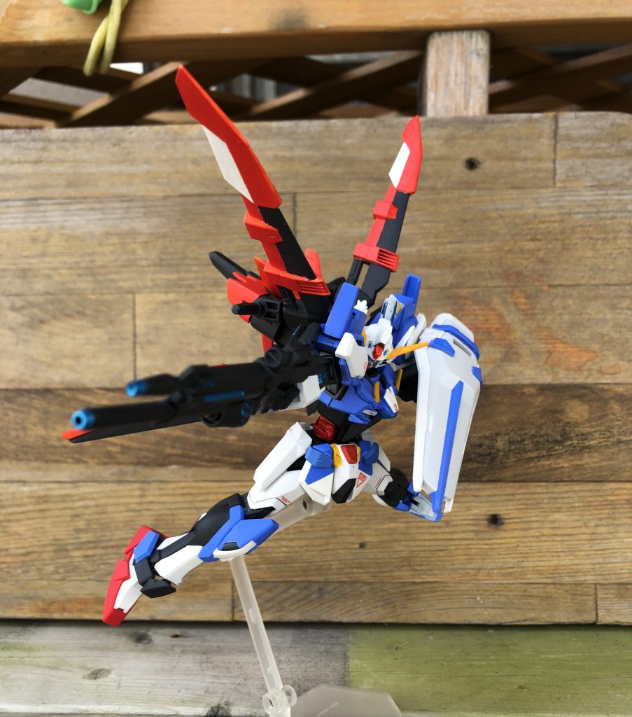 オリジナルバックパックメタルストライカーを装備し、攻撃力と機動力が格段に上昇しています