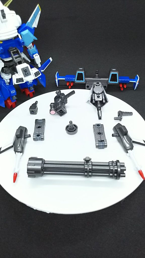 両形態を再現するために武器には時間をかけました。武器のパーツ数がえらいことに・・・