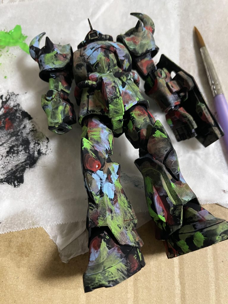 下地、単調にならないようレインボー下地みたいに色々な色を下地にしてます。