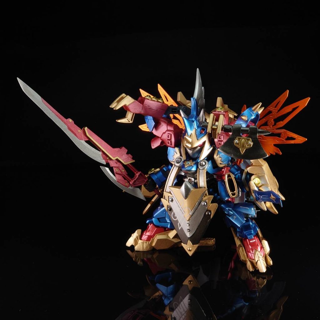 専用の大剣を装備。それ以外はすべて余剰パーツなしの組み換えだけで再現しています。パワーと装甲に特化した形態です。シールドを股間に配置する事を思いついた自分を褒めてあげたい・・・。