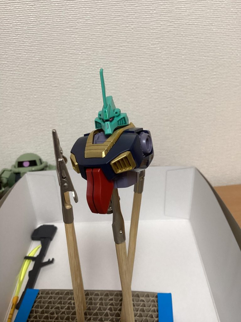 分かりにくいですが額のグリーンも塗り