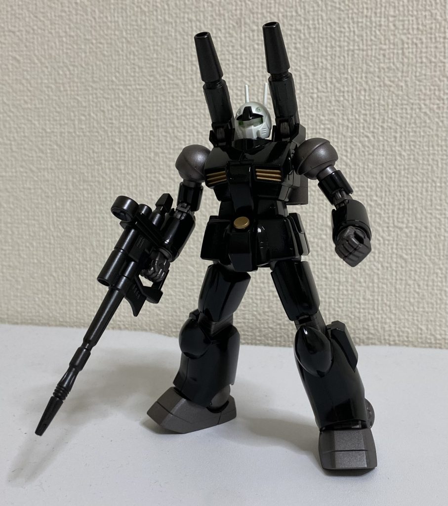 なるべく艶が出るように下地の黒を塗りました