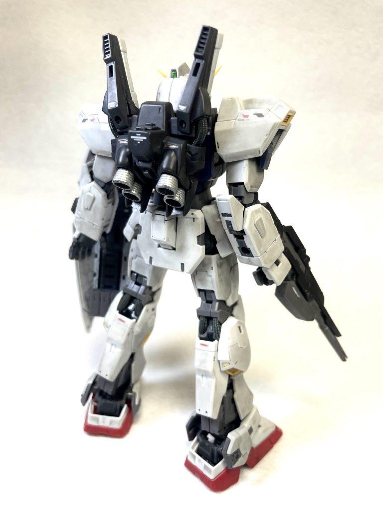 ゲート跡とか合わせ目とか初めて知った。子供の頃は気にもしなかった。ウェザリングをしてみたが、汚くなっただけ…。自分には向いていないし、理想とも違う事に気付く。