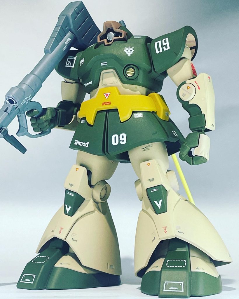 HGドムをドワッジカラーに全塗装してみました。トロピカルドムでは単色過ぎてつまらなかったのでドワッジのカラーリングを参考にしました。