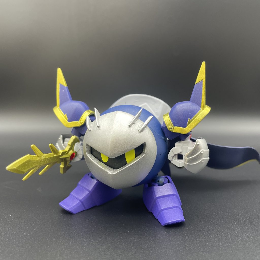 ガンプラのパーツとパテ少々で出来てます。