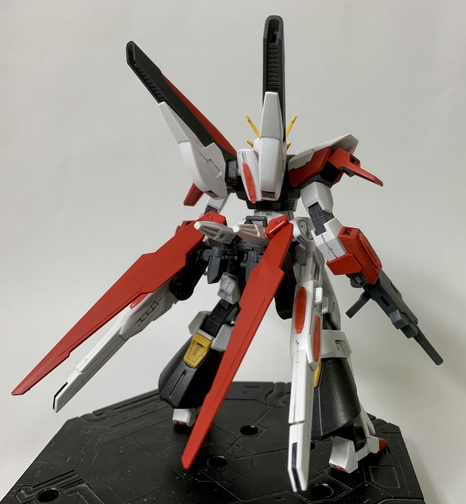 以前投稿したトーレントガンダムですが、実は後ろ腰から生えたウィングパーツが腕可動域と干渉してポーズが付けづらかったのです。今回の追加改造でウィングを可動式にして、ついでに大型化してみました。副産物として画像の様にウィングを折り畳んだ駐機状態の様な形態も可能になりました。