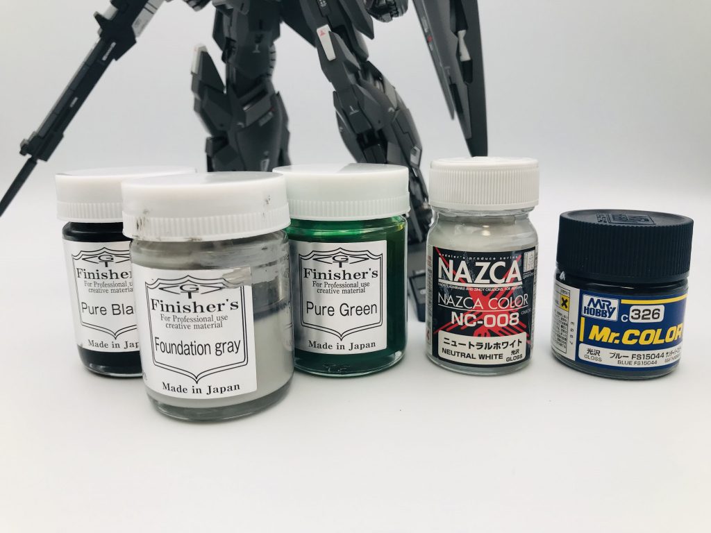 本体色はファンデーショングレーに黒と緑を少々混ぜたもの。白はニュートラルホワイト、紺はブルーFS15044です。