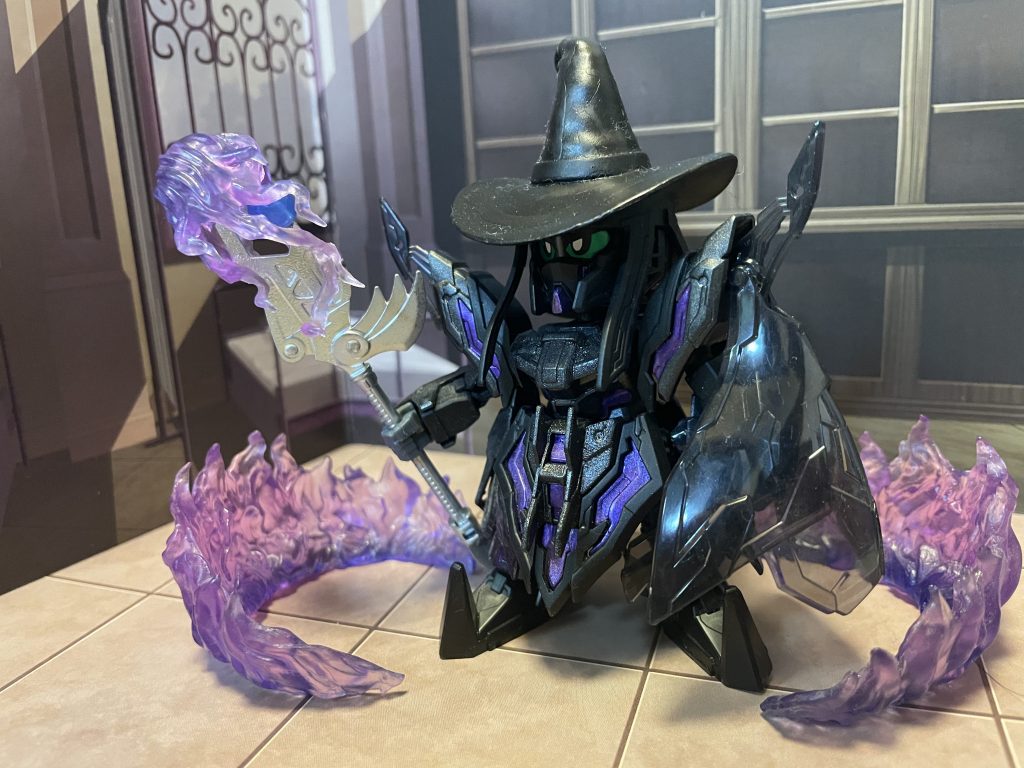 今回唯一小改造。某ミニチュア小物の魔女帽子をかぶっております。杖は旧三国伝の賈詡さんから。