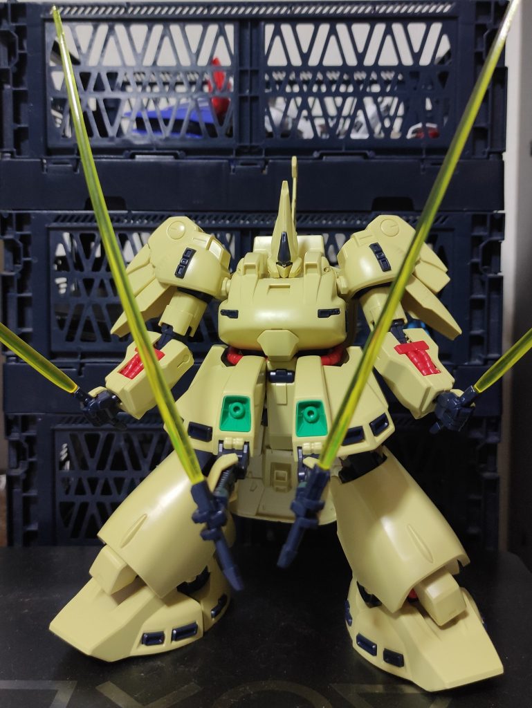 素組みプロポーションは申し分なかったので特にいじらず、部分塗装に力を入れました。