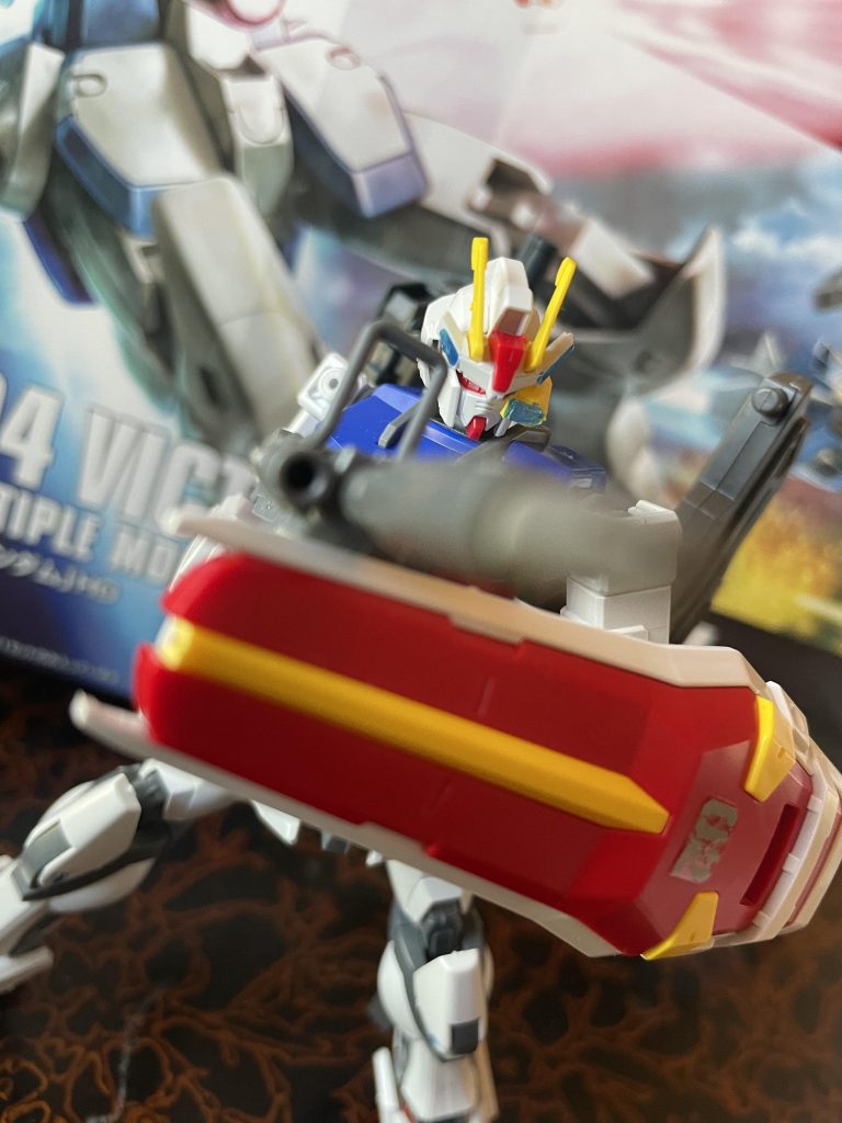 通常の戦闘スタイル。シールドと単発ライフルを持ち中距離から敵を狙い打つ。シールドは実弾を通さない硬さを持つ。