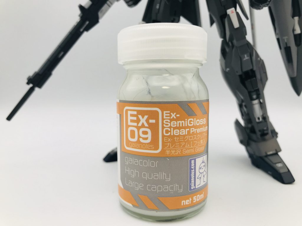 トップコートはガイアの半艶フッ素入り。ガンプラに関しては最近もっぱらこれです。滑らかな質感がとても気に入ってます。