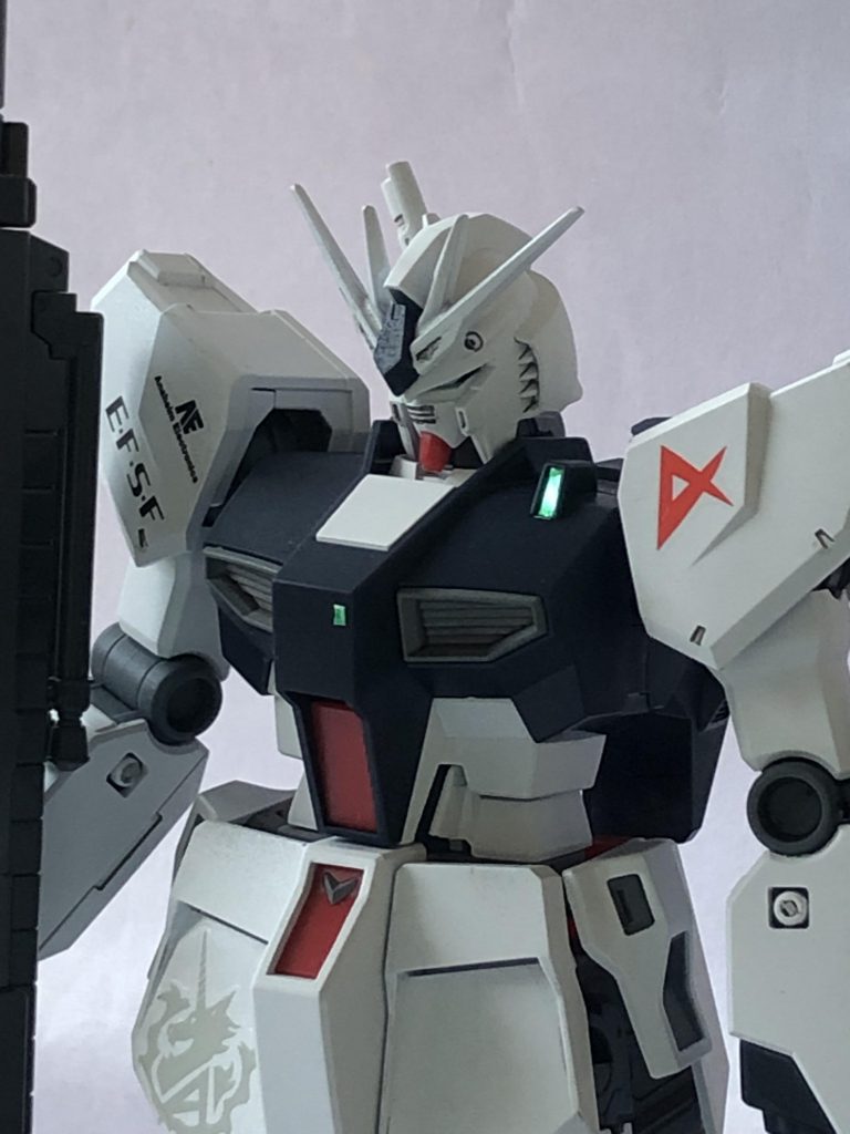 以上です。νガンダムは、小学生時代の「元祖」や「B B戦士」以来の製作でした。格好良さは、やはり別格ですね。EGシリーズは、バンダイの最新技術を堪能するためにも、今後も製作していきたいです。