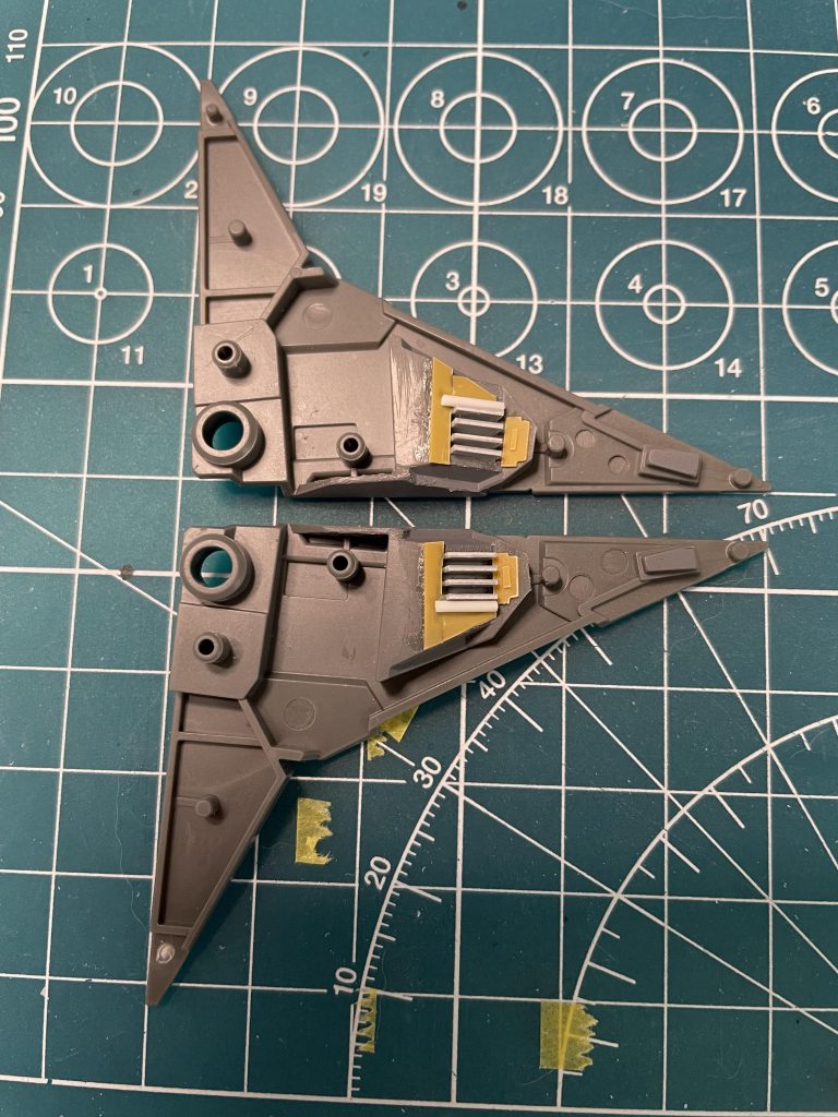 フィン的な部分のディテールアップは失敗です最初に0.3ミリのプラ板で挑戦したのですが、全く上手くいかず挫折。0.5ミリに変更し、フィンの枚数を減らして作成したのがこの写真。一応形になったので一安心ですが、まだまだ未熟ですね〜。