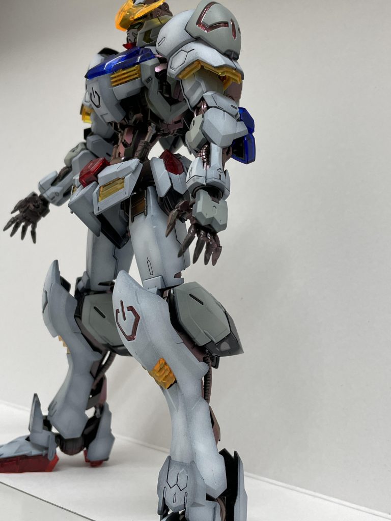 黒立ち上げのつや消しホワイトでやってみたのですが、グレーぽくなったのでコレはこれでありかなと…