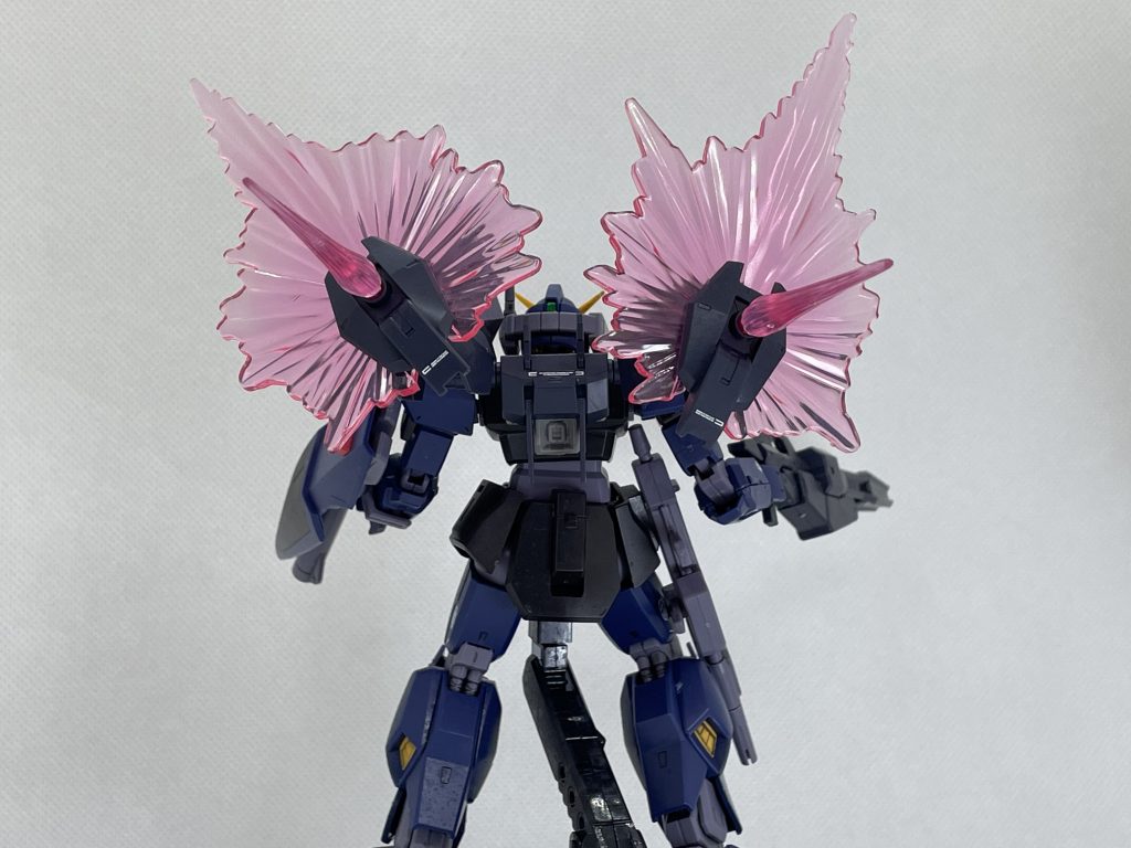 後ろのアピールショット。バーニアからビームを放出！！攻防一体になるでしょう。