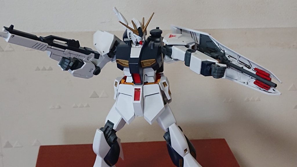 スタンドが無いのでアクションポーズが付けにくい(泣)ファンネル移植が出来たら、アップします☀️