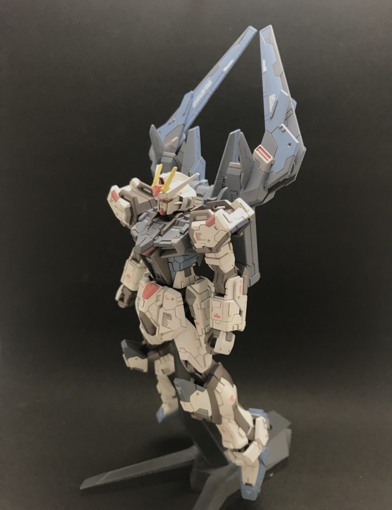 そしてヴォワチュール・リュミエールです。本当はもっと大きい輪になるんですけど、アームパーツがどれだけ探しても見つからず、接続方法を変え、ちっちゃいヴォワチュール・リュミエールになりました。ヴォワチュール・リュミエールって言いたくなる言葉ですよねヴォワチュール・リュミエール。