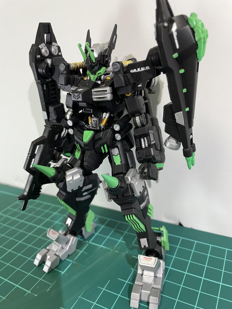 スカート内側もプラ板で加工しましたが黒過ぎて見えません。こだわり過ぎると進まないですね。