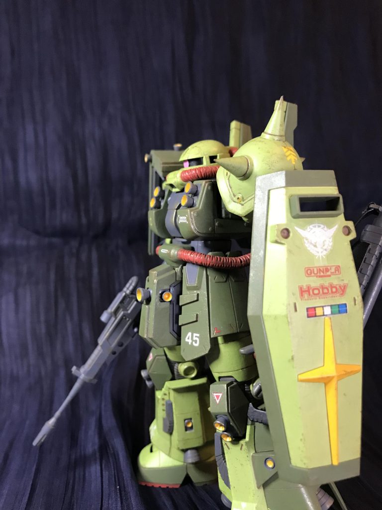 バックパック交換して連邦シールド付けただけであとは色変えしただけ。いつものように緩く作ってます。「06R2にサイコミュを搭載したZタイプ系実験機が、戦後連邦軍に接収されテストされている。」程度の緩い設定も加えてます。