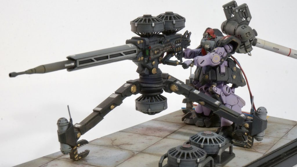 巨大なビッグガンも全高5.5cmと小さなアーティファクトのドムに合わせると100均のディスプレイケースに収まるお手軽サイズで楽しめます