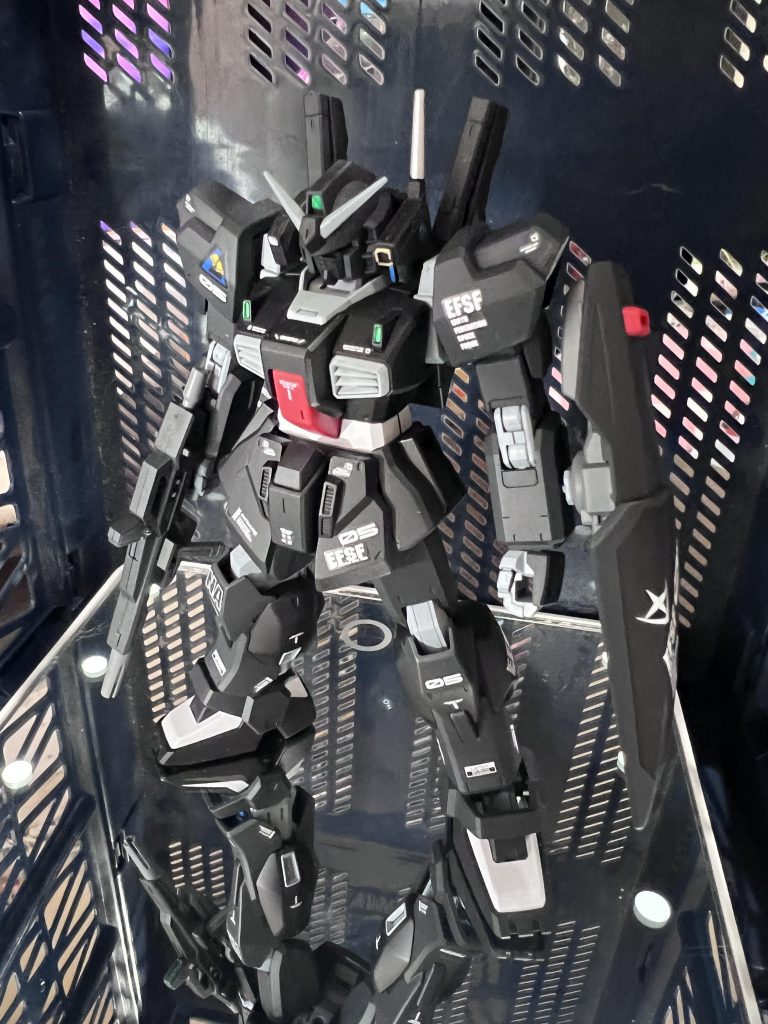 ラバーブラックとマットブラックです。