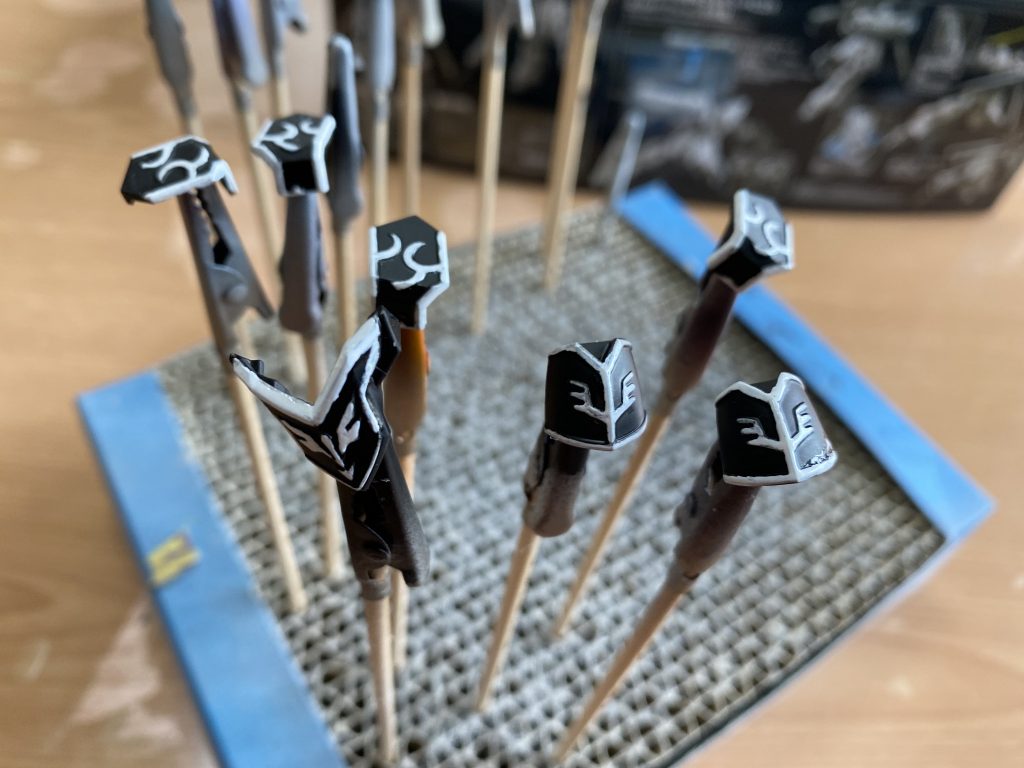 動画でよく見ていたエナメル塗料剥がしでエングレービング塗装をやってみましたが、すごく大変でした・・・笑笑ドMですね・・・笑笑